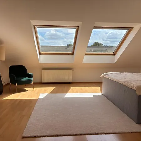 Cozy Near Messe Easy Transport&friendly Host 住宿加早餐酒店 *